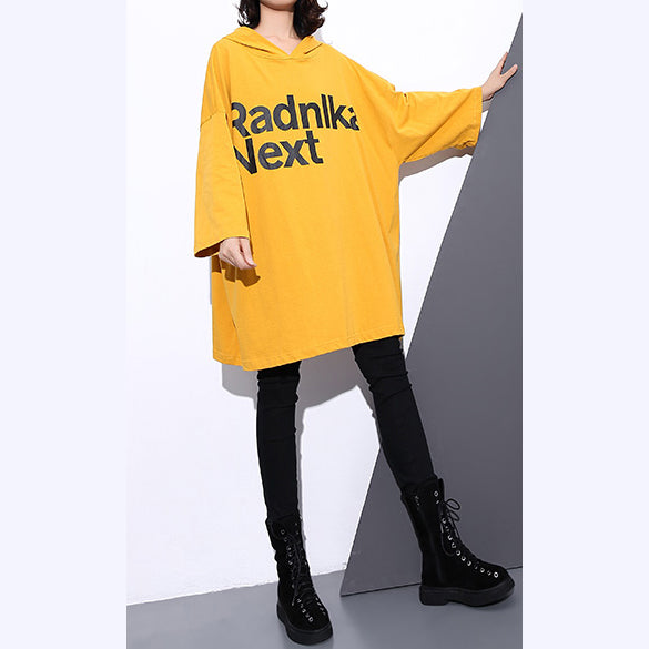 Elegantes gelbes T-Shirt aus natürlicher Baumwolle, trendiges Plus-Size-Reisekleidungsstück mit Kapuze, Vintage-Rückseite offen, Baumwoll-T-Shirt