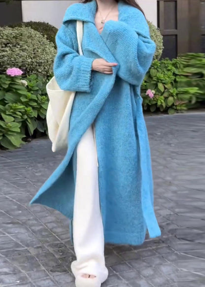 Elegante abrigo largo de punto azul con cuello Peter Pan y cintura anudada para otoño