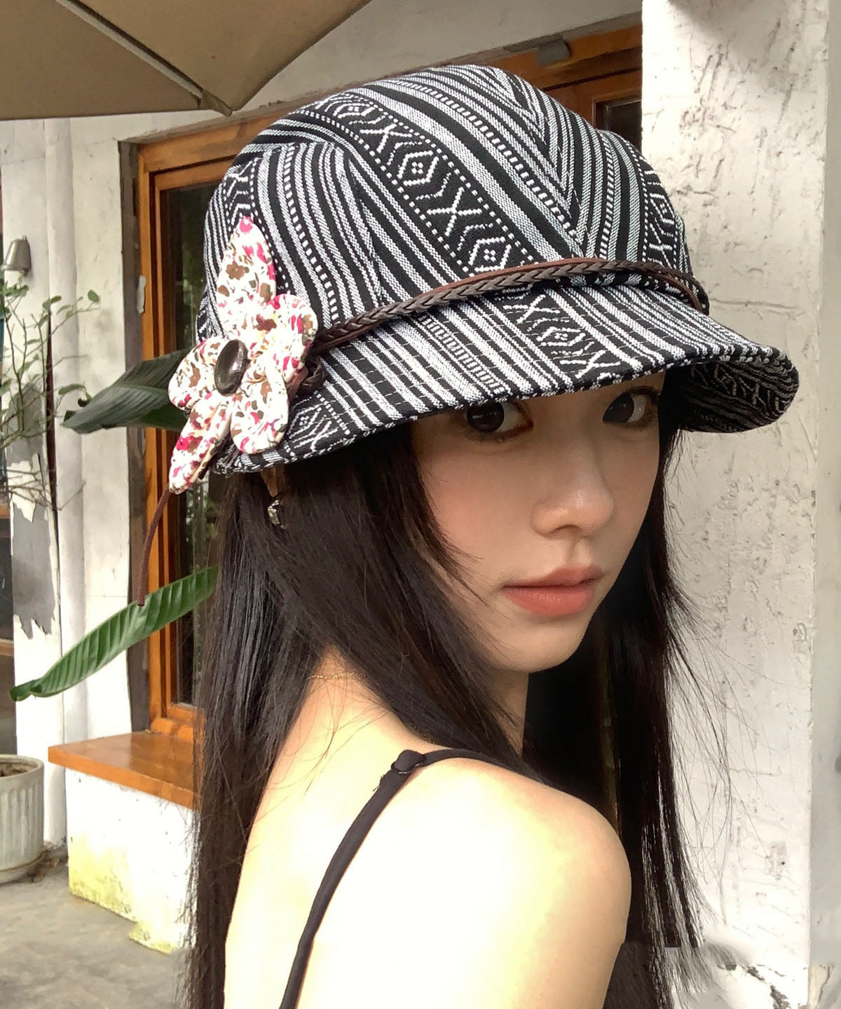 Fischerhut im Ethno-Stil mit Blumenmuster, Falten und Patchwork