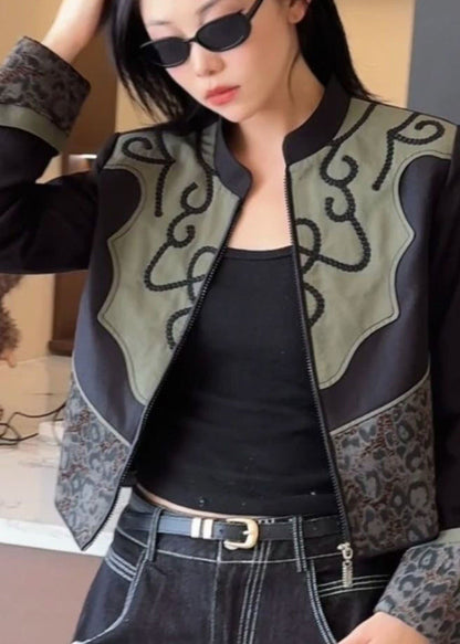 Kurze Jacke im Ethno-Stil mit Hufeisenärmeln und Patchwork-Design
