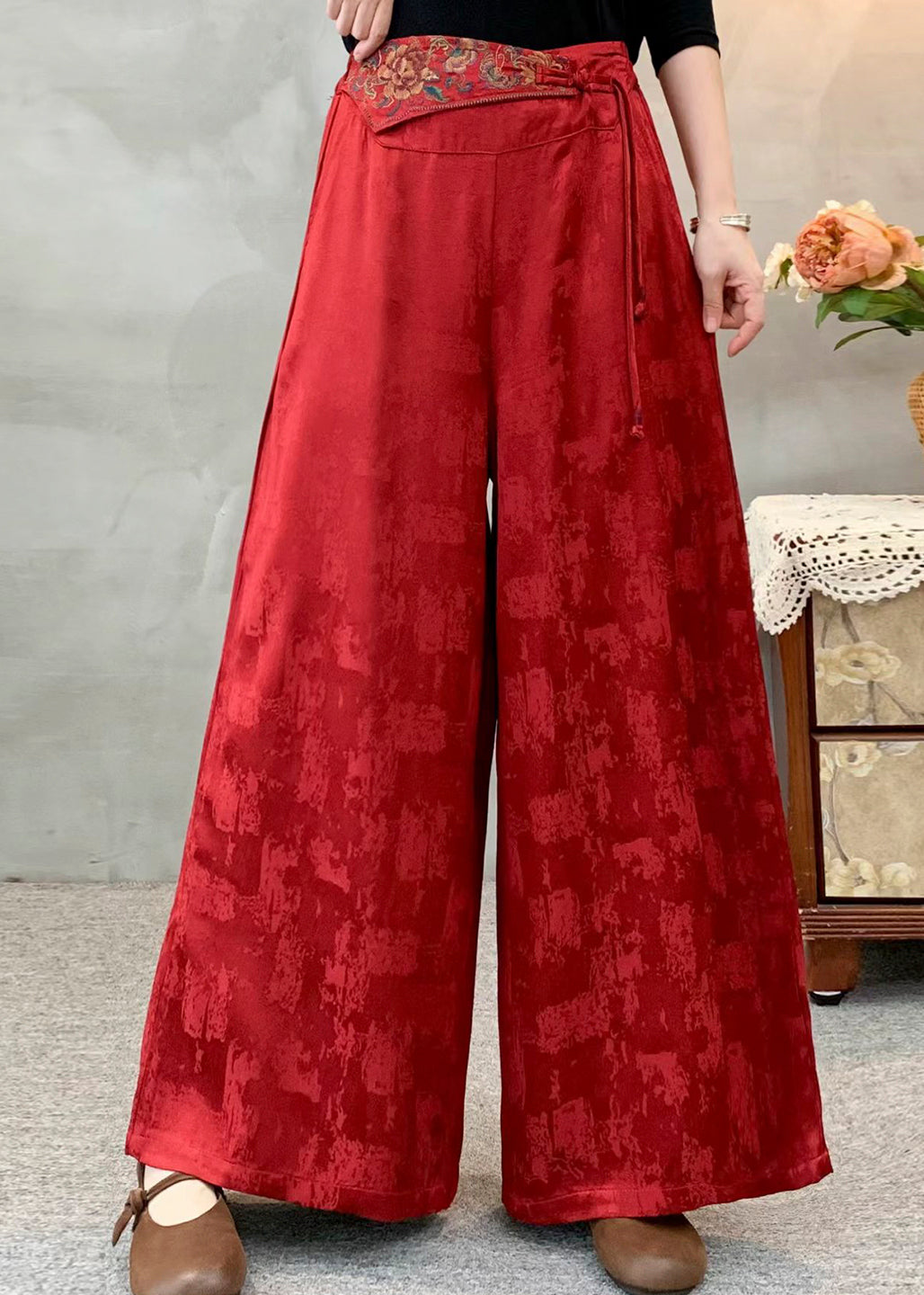 Rote, bestickte Jacquard-Seidenhose im Ethno-Stil für den Frühling