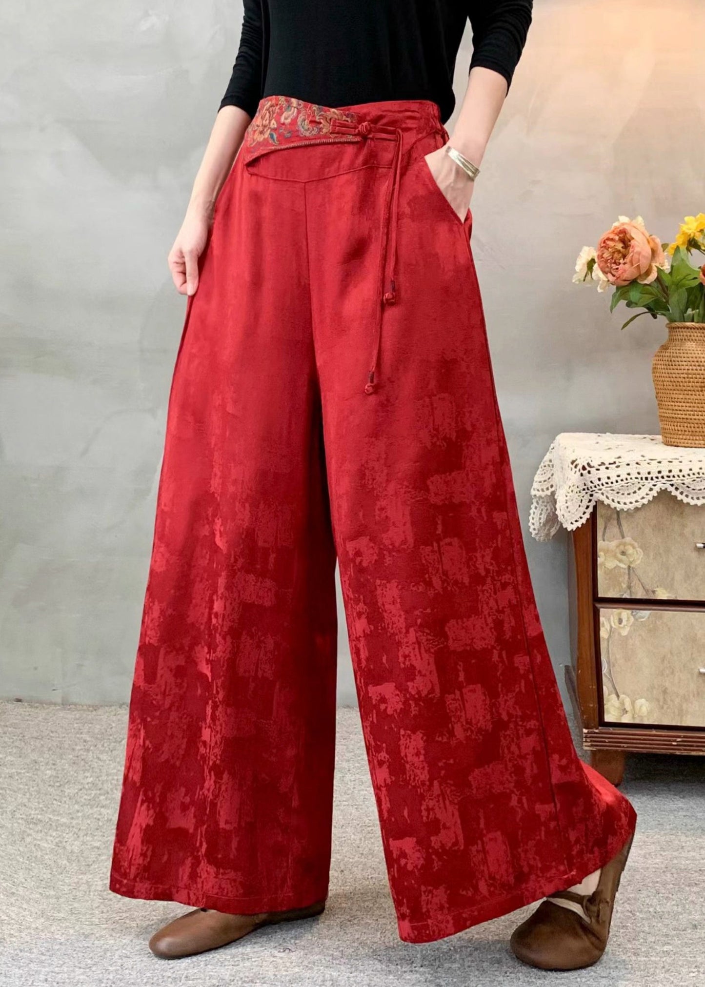 Rote, bestickte Jacquard-Seidenhose im Ethno-Stil für den Frühling