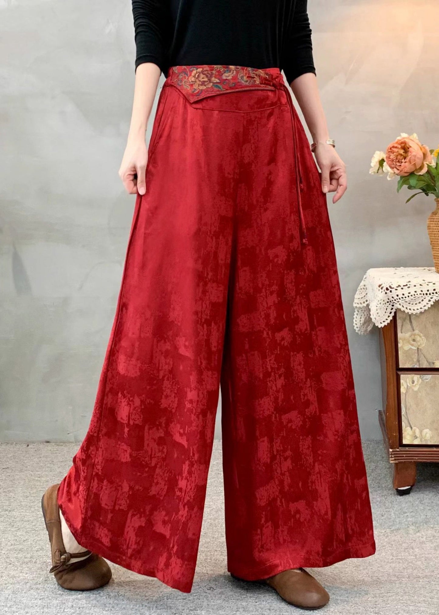 Rote, bestickte Jacquard-Seidenhose im Ethno-Stil für den Frühling