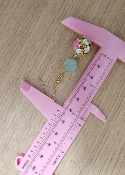 Pendientes colgantes circulares de oro de 14 quilates con diseño asimétrico de moda