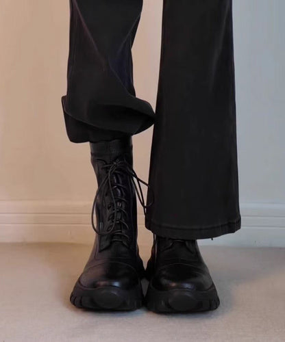 Botas de piel de oveja negra con cordones y empalmes de moda