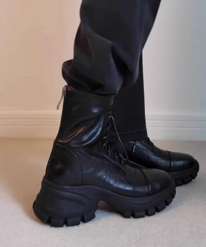 Botas de piel de oveja negra con cordones y empalmes de moda