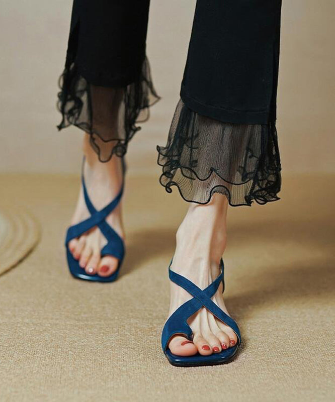 Modische Sandalen aus echtem Wildleder in Blau mit gekreuzten Riemen