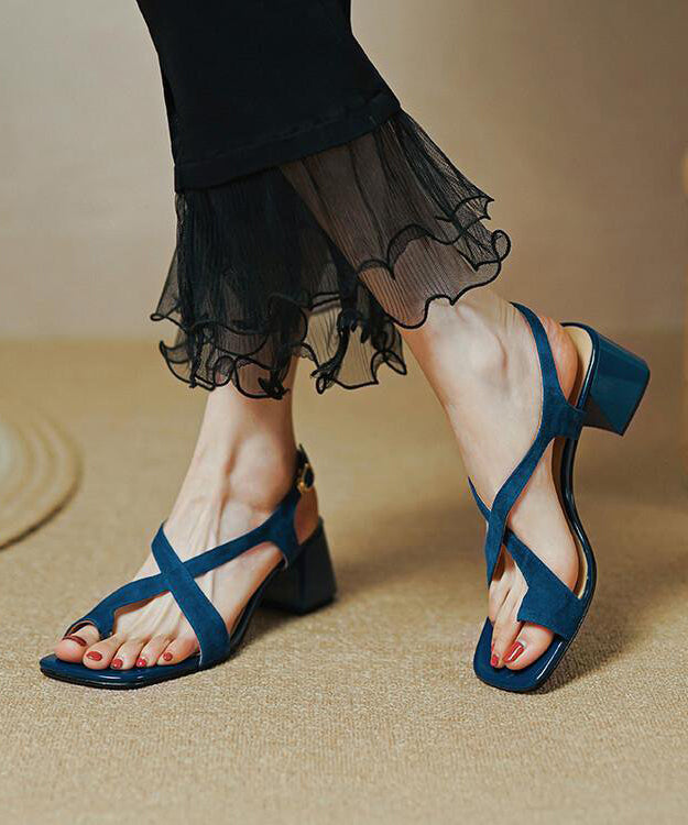 Modische Sandalen aus echtem Wildleder in Blau mit gekreuzten Riemen
