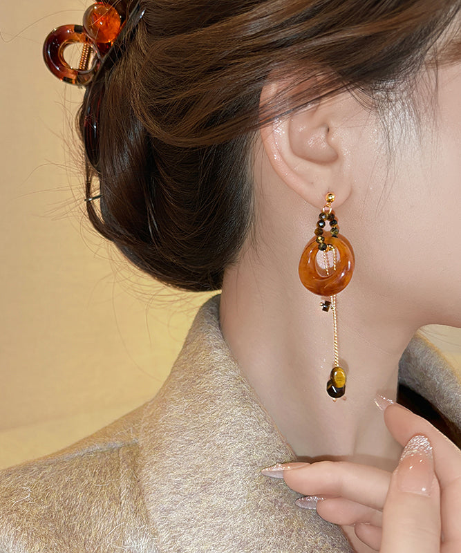 Modische, kaffeefarbene Ohrhänger aus Sterlingsilber mit Goldauflage und asymmetrischem Perlen-Quasten-Design