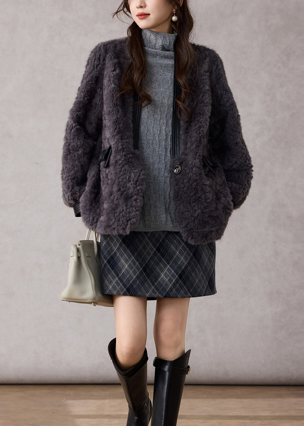 Modische dunkelgraue Patchwork-Mäntel aus Kunstpelz mit V-Ausschnitt für den Winter