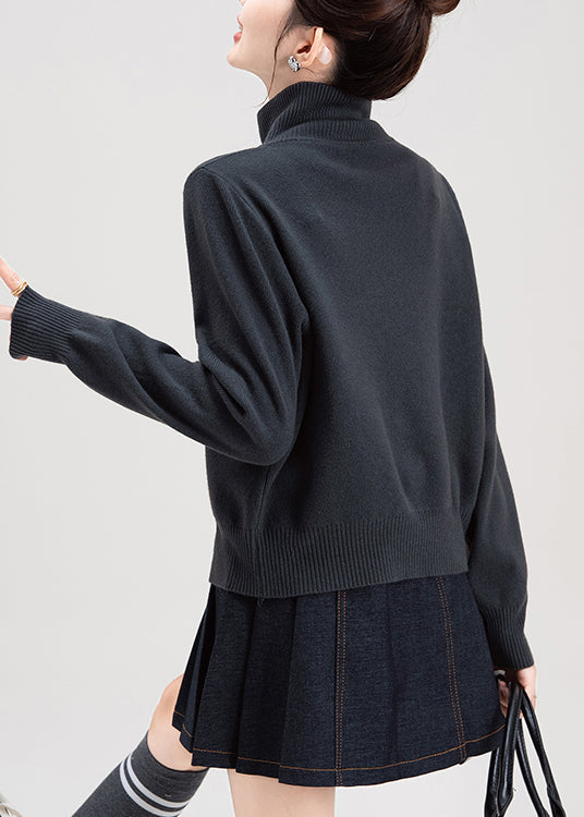 Modischer dunkelgrauer Strickpullover mit Reißverschluss und hohem Kragen für den Frühling