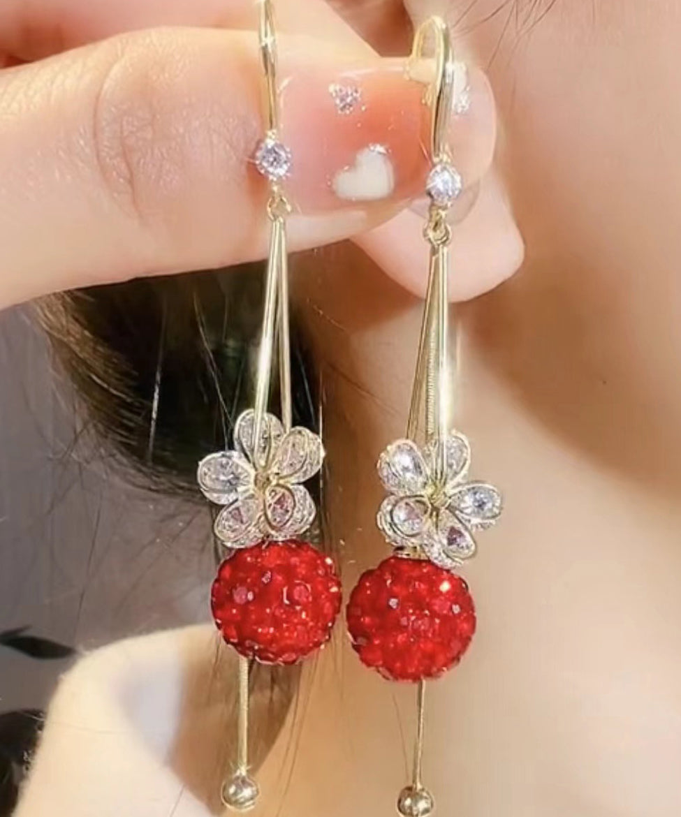 Pendientes colgantes con borlas y bolas florales de circonita de aleación de oro a la moda