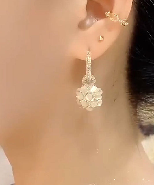 Pendientes esféricos de aleación de cobre y oro con circonitas y ópalo.