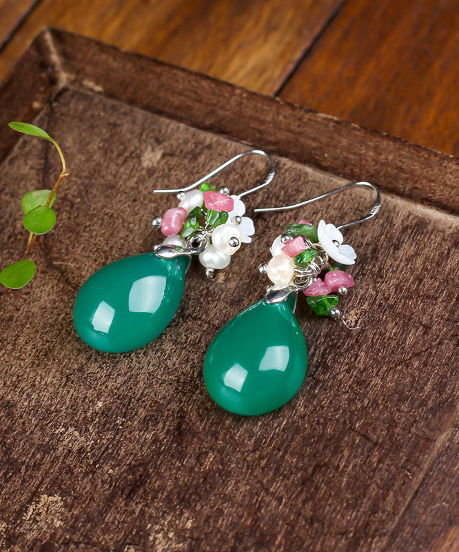 Pendientes colgantes de plata verde con incrustaciones de concha, flor de calcedonia y perla.