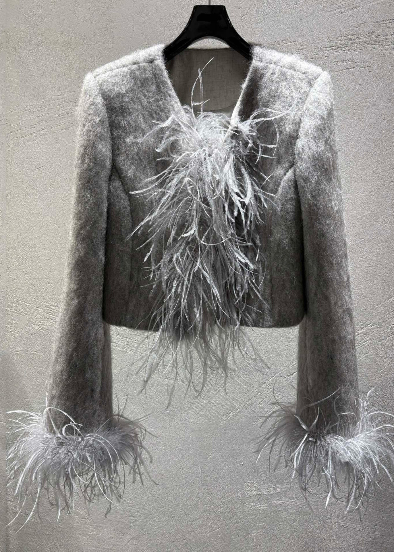 Modische graue Wollmäntel mit Feder-Patchwork-Design für den Winter