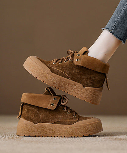 Botas de ante color caqui con cordones y empalmes