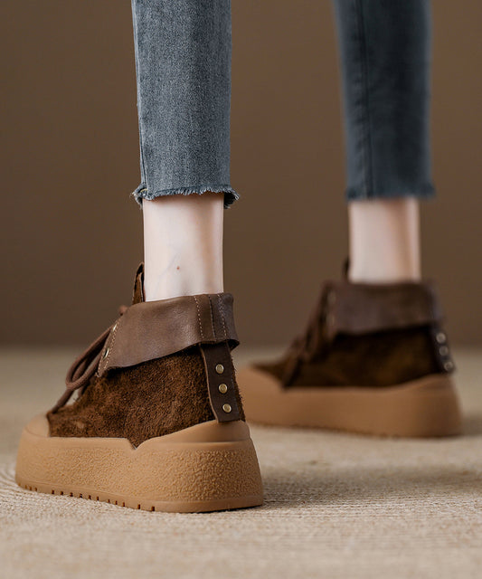 Botas de ante color caqui con cordones y empalmes