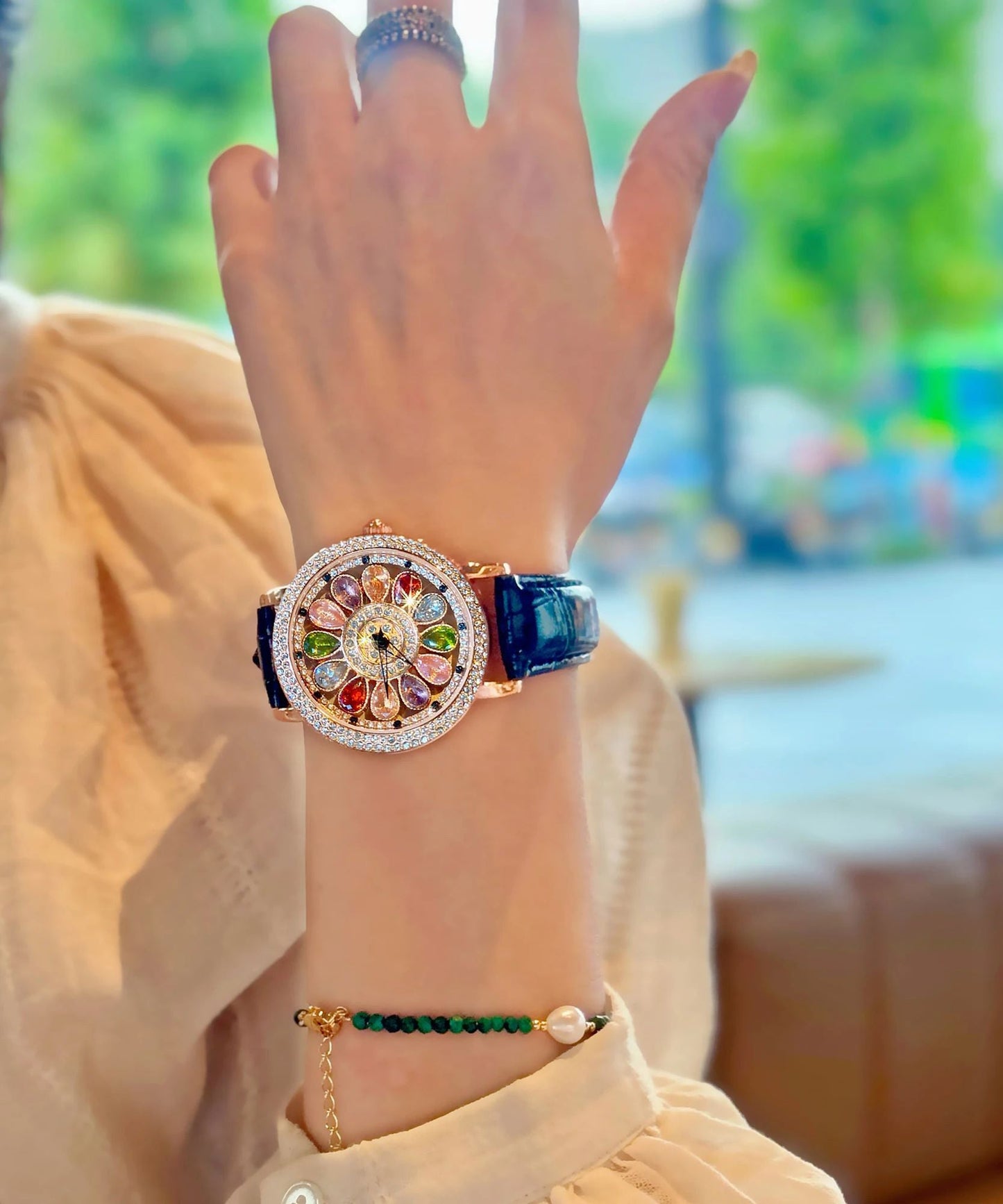 Fashion Leather Dazzling And Women's Quartz Watch With Color