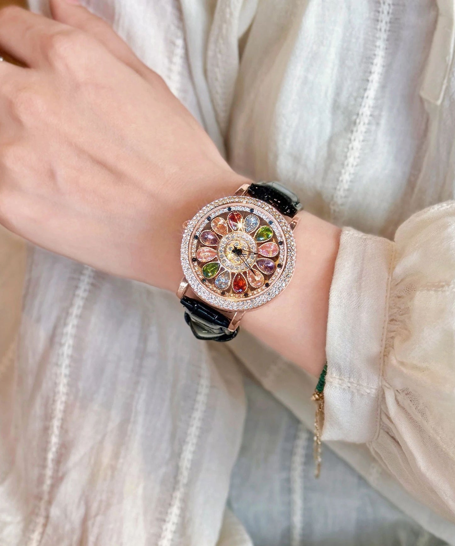 Fashion Leather Dazzling And Women's Quartz Watch With Color