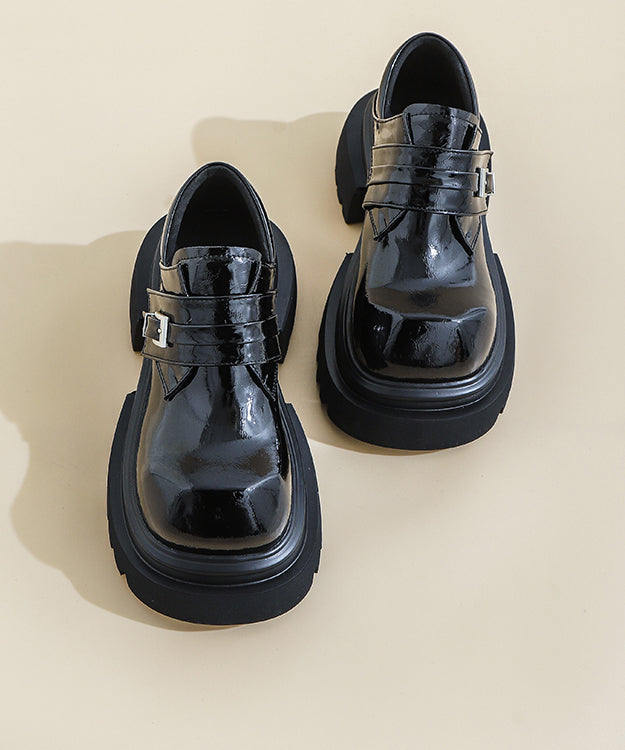 Modische rote Loafer mit Plateau aus Kunstleder