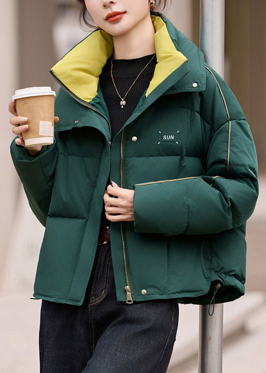 Modischer roter Oversize-Daunenmantel für den Winter