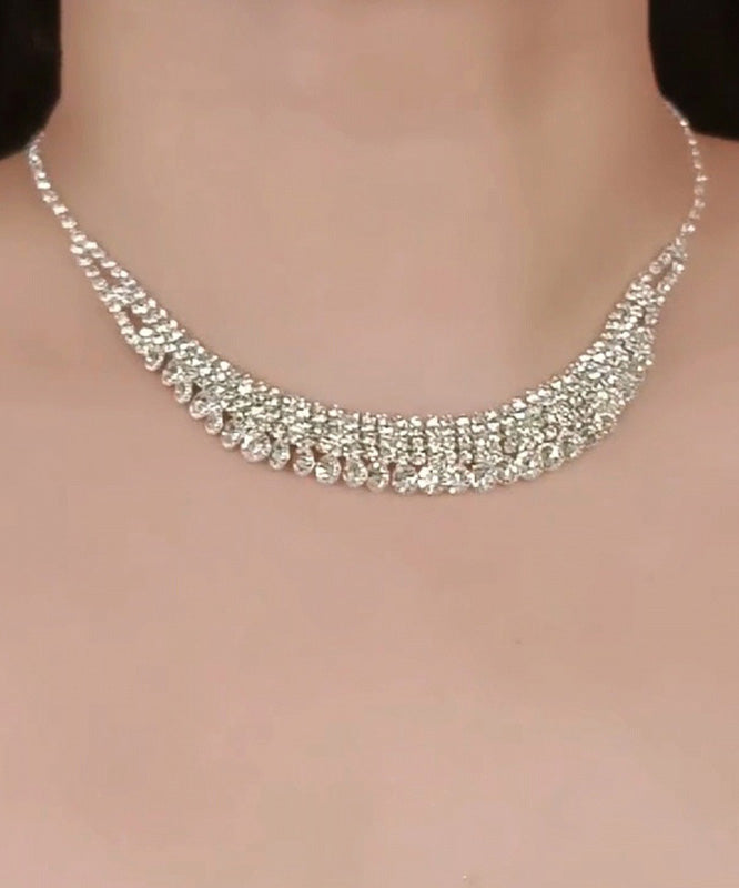 Collar con colgante de circonita y aleación de seda de moda