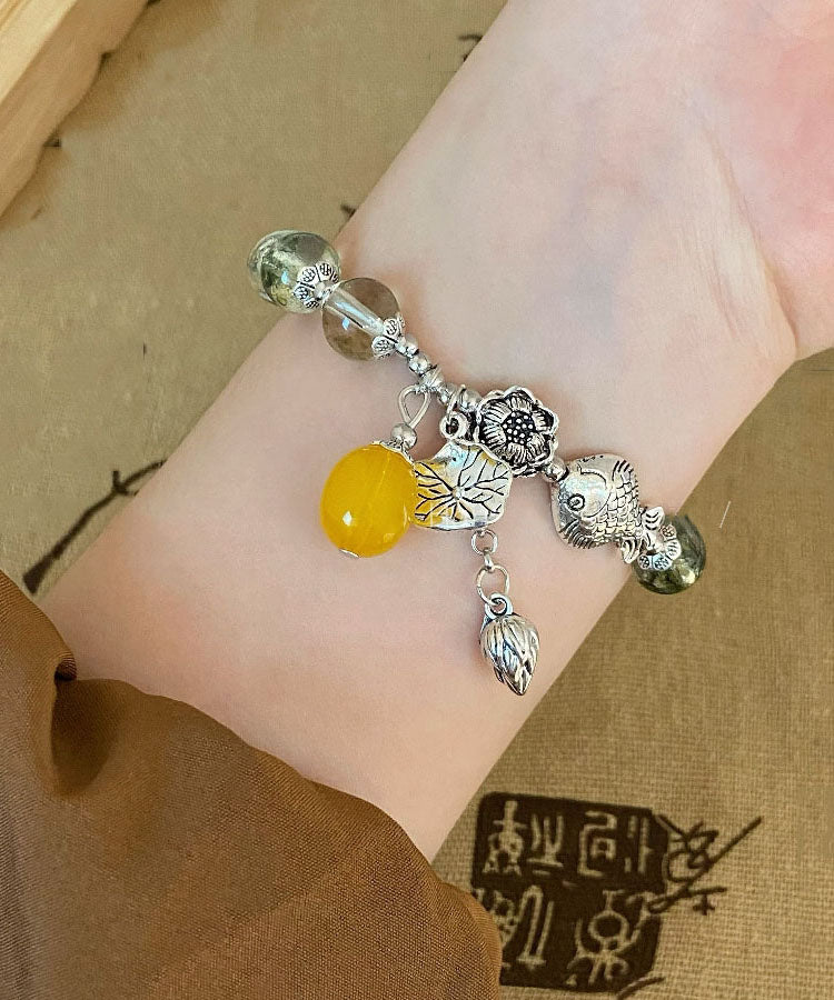 Modisches Bettelarmband aus Sterlingsilber mit Kristallen und kleinen Fischen, die mit einer Lotusblüte spielen