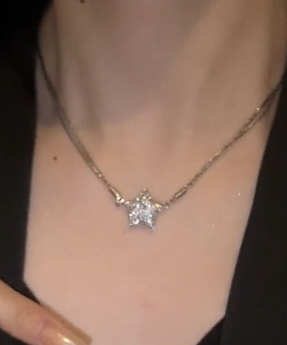 Collar con colgante de estrella de cinco puntas de circonita y plata de ley de seda de moda