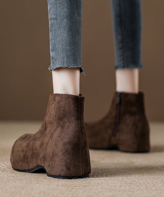 Botas de plataforma con diseño de café y ante negro