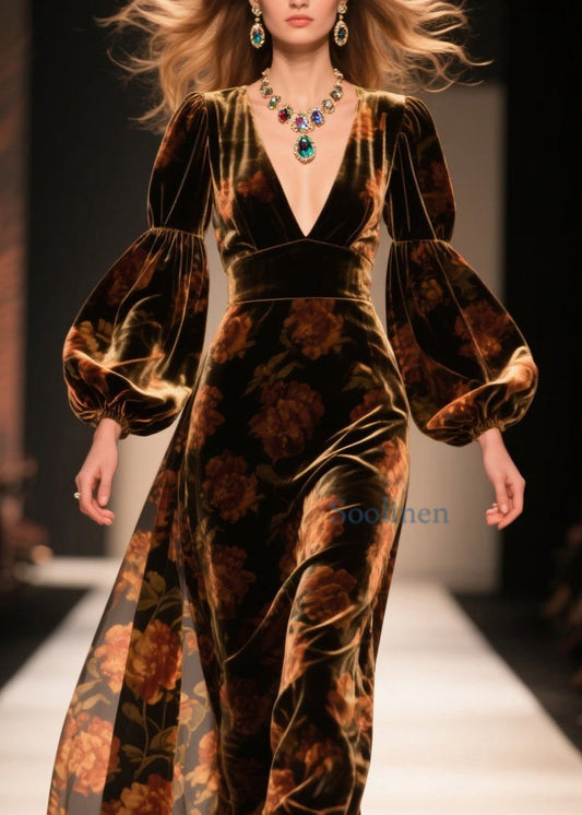 Vestido de terciopelo con cuello en V y mangas farol hasta el tobillo