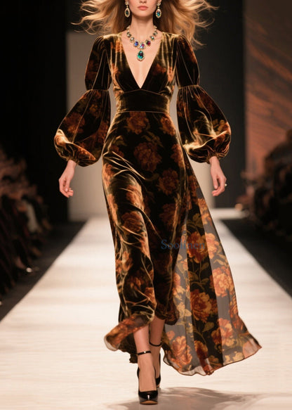 Vestido de terciopelo con cuello en V y mangas farol hasta el tobillo