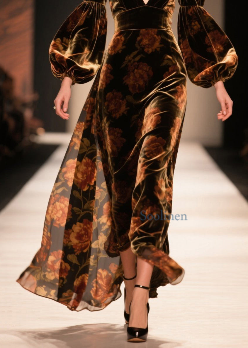 Vestido de terciopelo con cuello en V y mangas farol hasta el tobillo