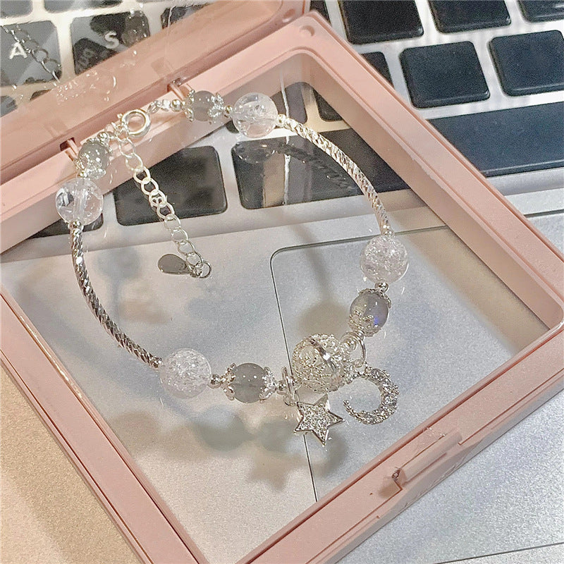 Modisches Armband mit weißen Kristallen und Zirkonia und Stern und Mond