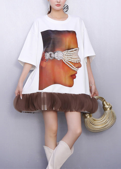 Modisches weißes Minikleid aus Baumwolle mit Nagelperlen-Patchwork für den Sommer