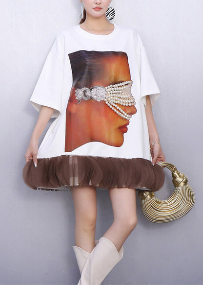 Modisches weißes Minikleid aus Baumwolle mit Nagelperlen-Patchwork für den Sommer