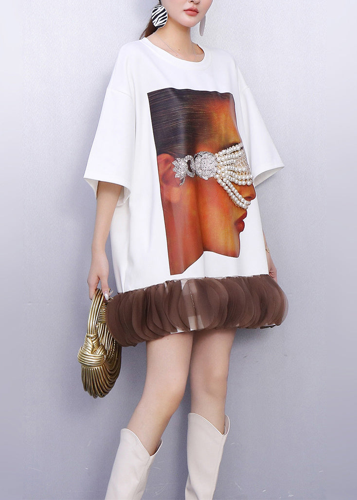 Modisches weißes Minikleid aus Baumwolle mit Nagelperlen-Patchwork für den Sommer