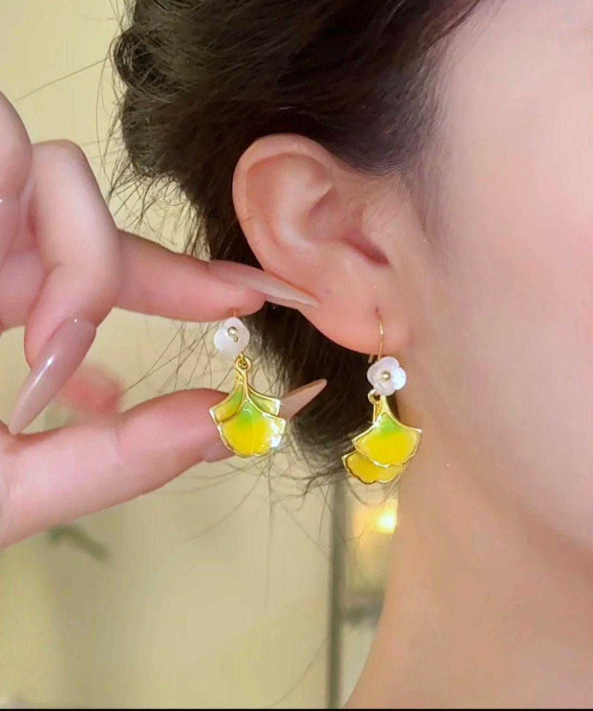 Pendientes colgantes florales con hojas de ginkgo y cobre amarillo dorado