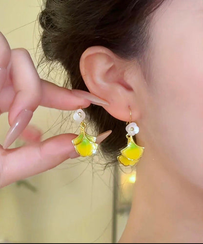 Pendientes colgantes florales con hojas de ginkgo y cobre amarillo dorado