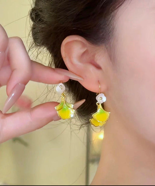 Pendientes colgantes florales con hojas de ginkgo y cobre amarillo dorado