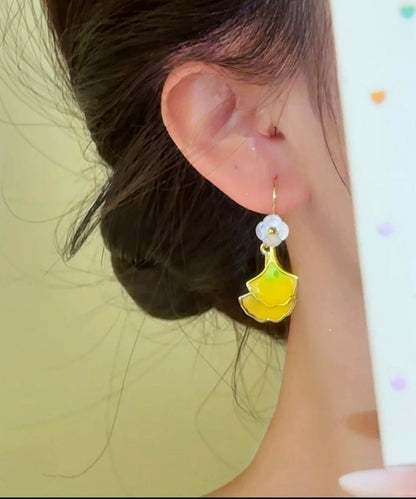 Pendientes colgantes florales con hojas de ginkgo y cobre amarillo dorado