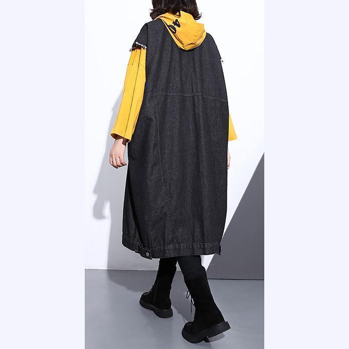 Modischer schwarzer Mantel Locker sitzender Reversmantel feine Taschen ärmelloser Mantel