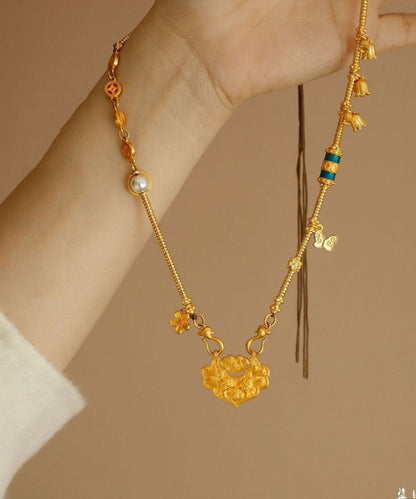 Feine antike Gold-Halskette mit Anhänger in Form eines Schmetterlings