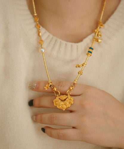 Feine antike Gold-Halskette mit Anhänger in Form eines Schmetterlings