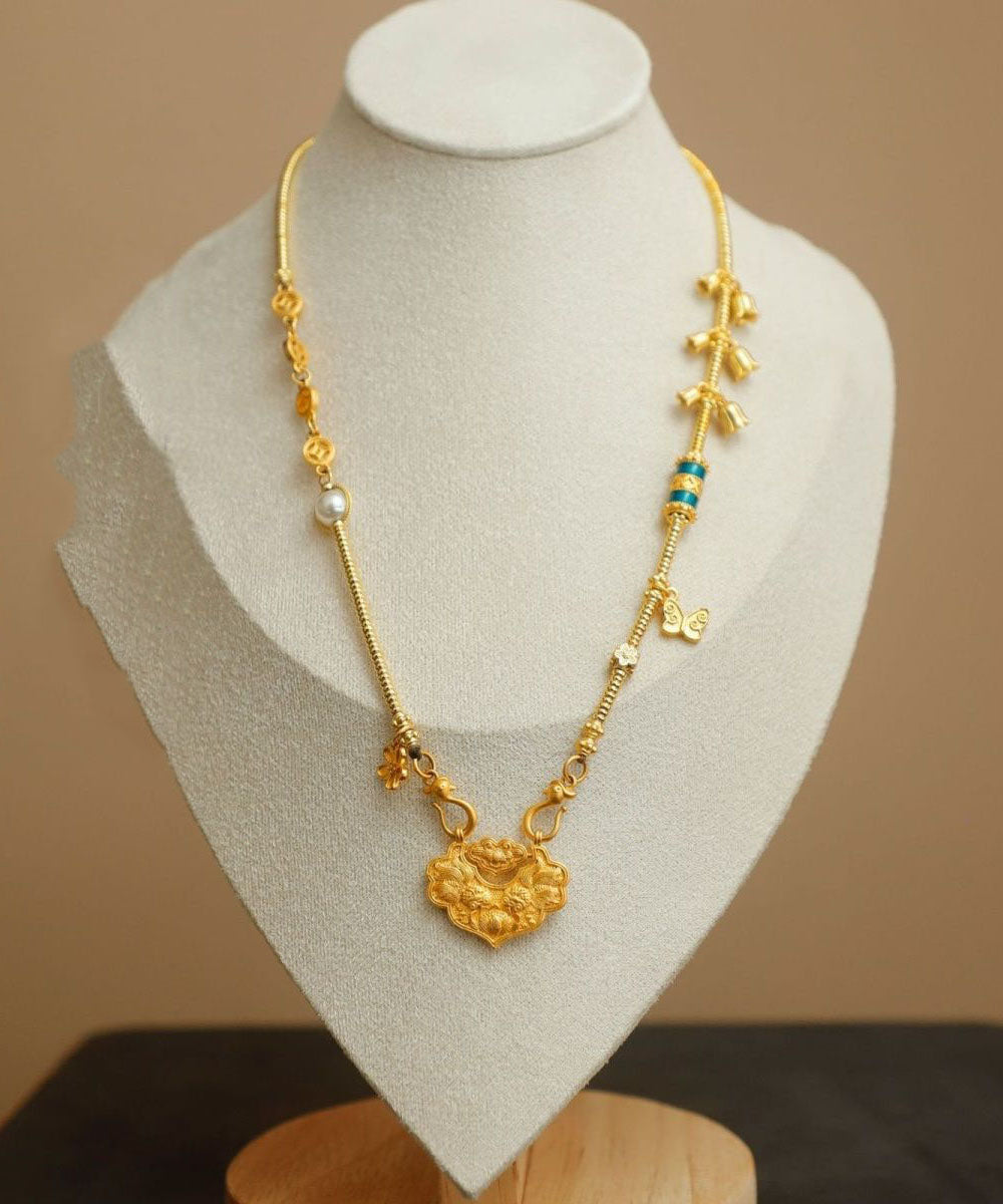 Feine antike Gold-Halskette mit Anhänger in Form eines Schmetterlings