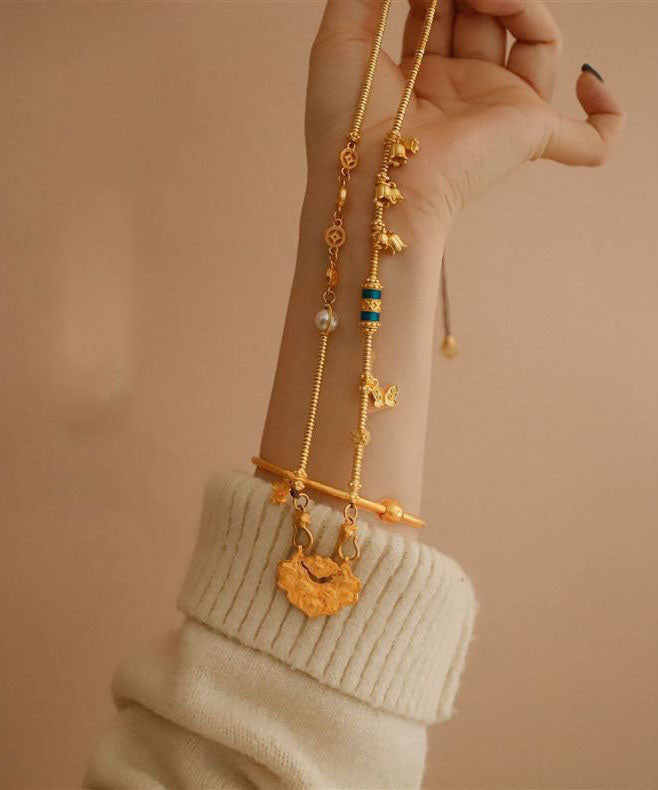 Feine antike Gold-Halskette mit Anhänger in Form eines Schmetterlings