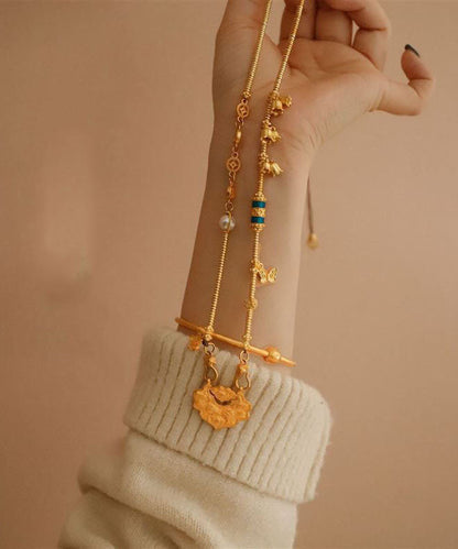 Feine antike Gold-Halskette mit Anhänger in Form eines Schmetterlings