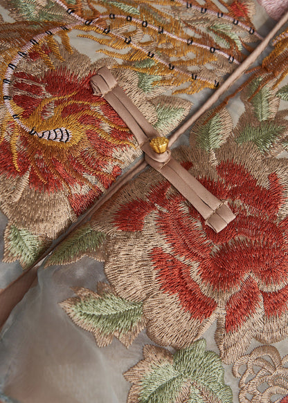 Ärmelloses Top aus feiner, aprikosenfarbener Seide mit chinesischen Knöpfen und Stickereien.