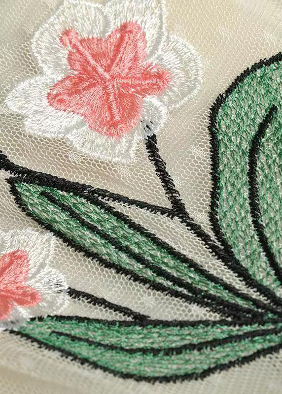 Feines Apricot-Kleid mit quadratischem Kragen und besticktem Patchwork-Tüll