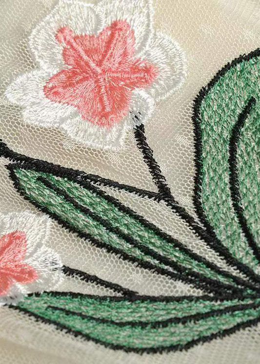 Feines Apricot-Kleid mit quadratischem Kragen und besticktem Patchwork-Tüll