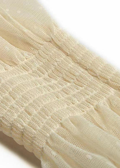 Feines Apricot-Kleid mit quadratischem Kragen und besticktem Patchwork-Tüll